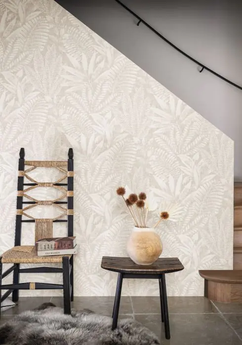 Salon avec papier peint Transformative Teal et mobilier contemporain