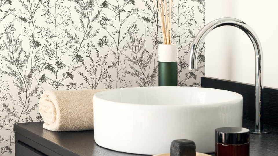 Quel papier peint choisir pour une salle de bain ?